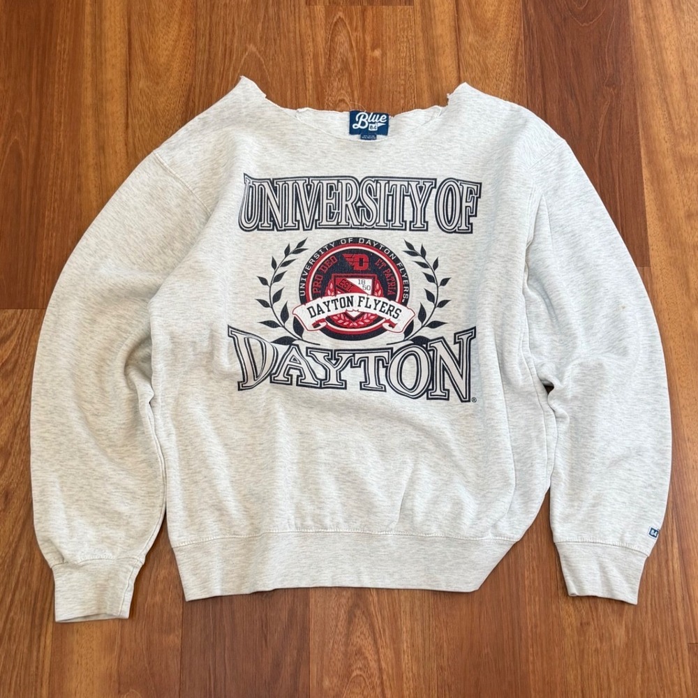 University of Dayton Flyers Distressed Collar Gray Sweatshirt Men's Size Medium